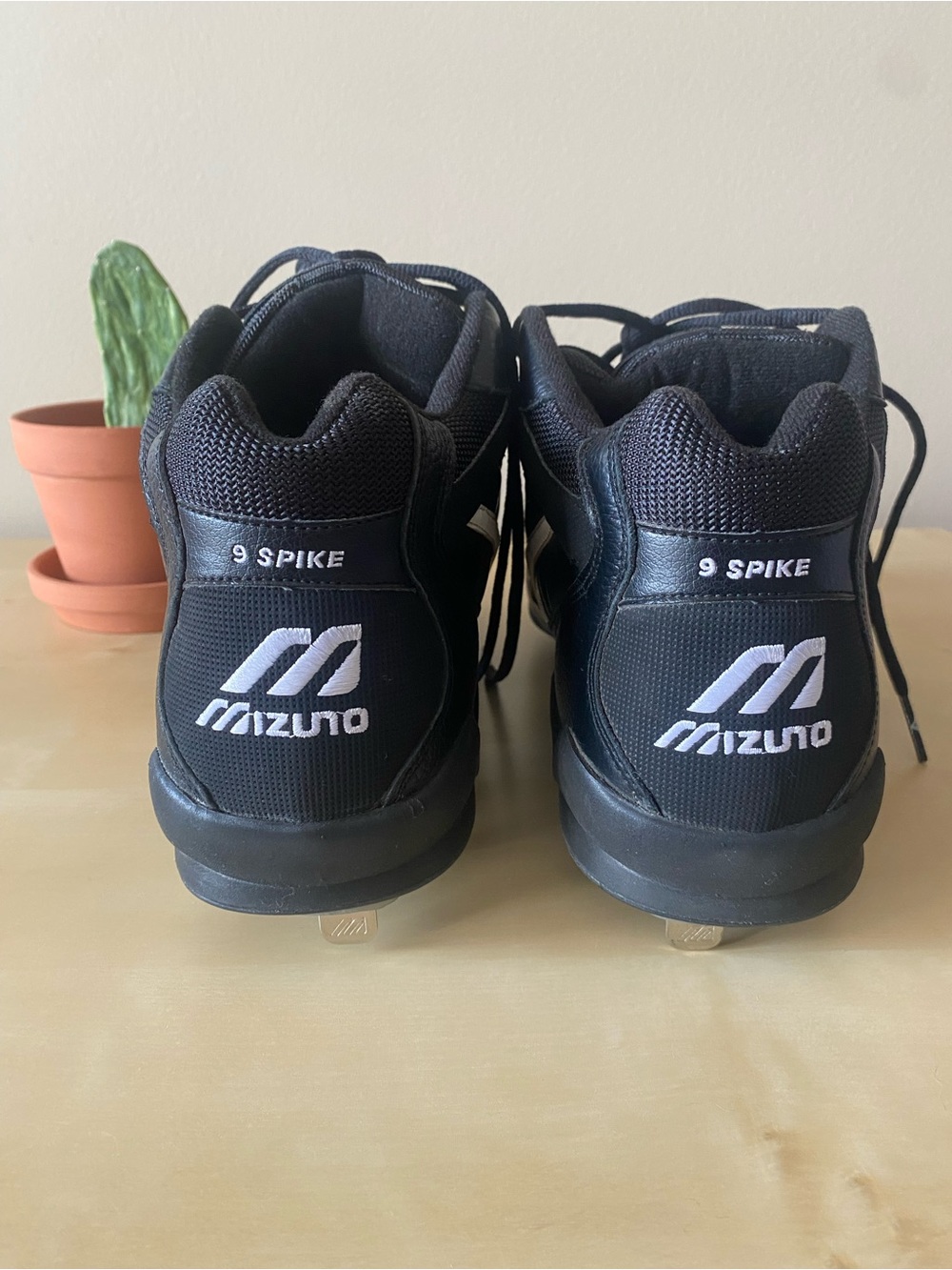 NWOT Mizuno men’s 9-Spike Pro Classic Mid baseball cleats, size 13 - Picture 2 of 8